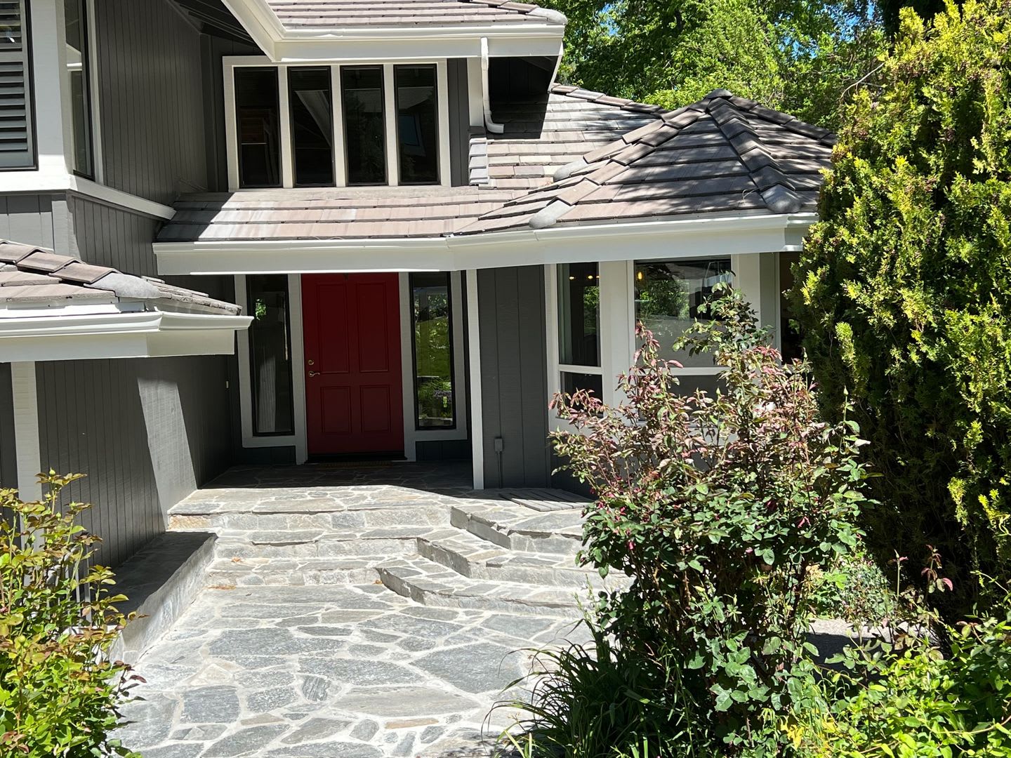 Gorgeous Lakeridge Shores Home Available Now – photo 2