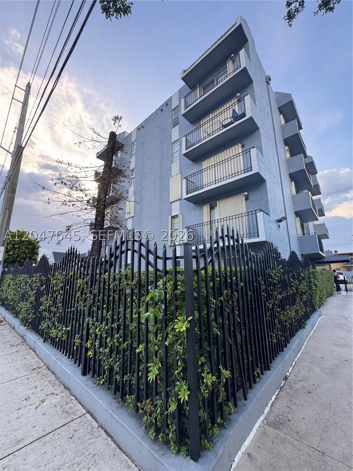 1933 SW 7th St – photo 2