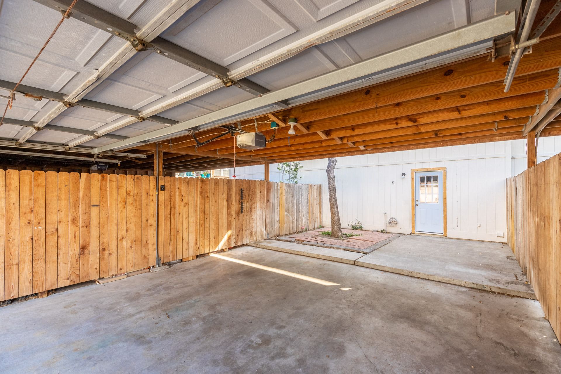 Ridgeway Townhomes on Burnham Drive – photo 2