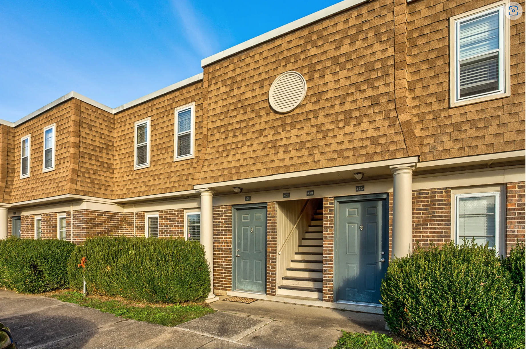 800 East Grand Avenue – photo 1
