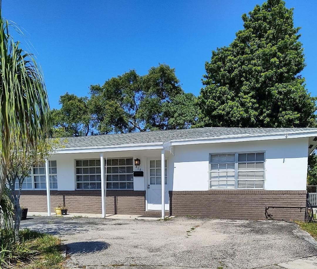 828 PROSPERITY FARMS Road – photo 1