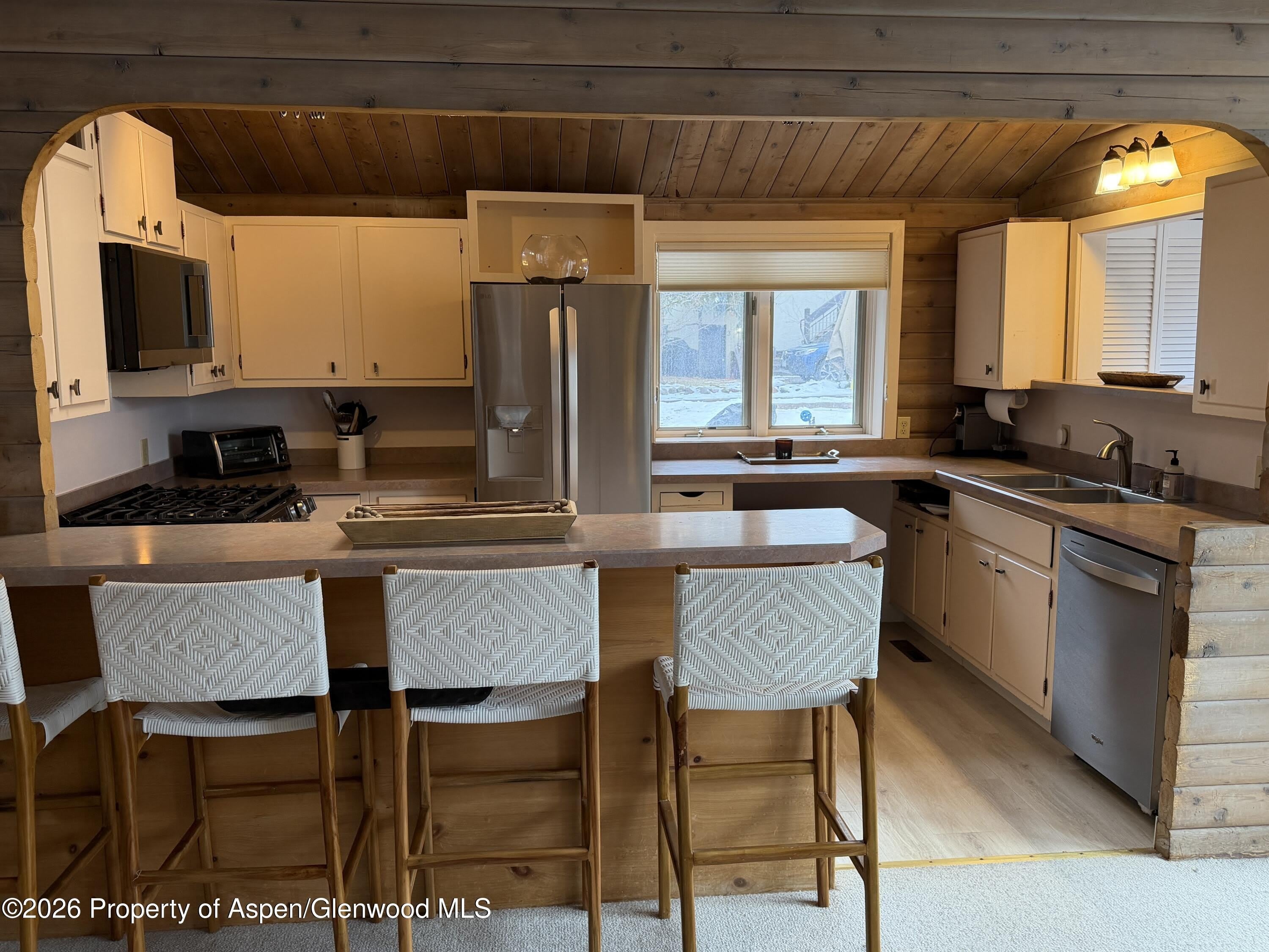 980 King Street – photo 2