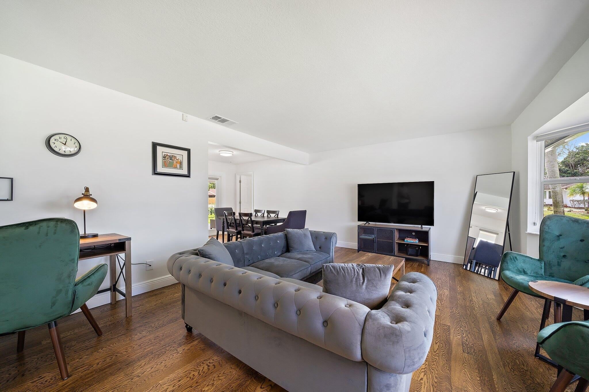1342 Essex Drive – photo 4