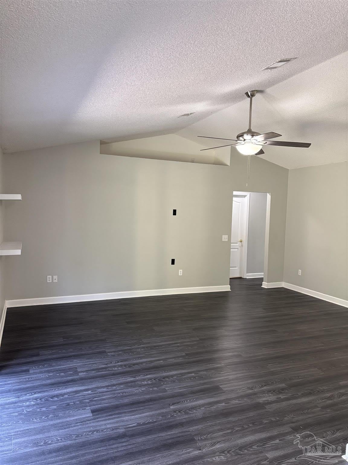 1068 Joaquin Rd – photo 4