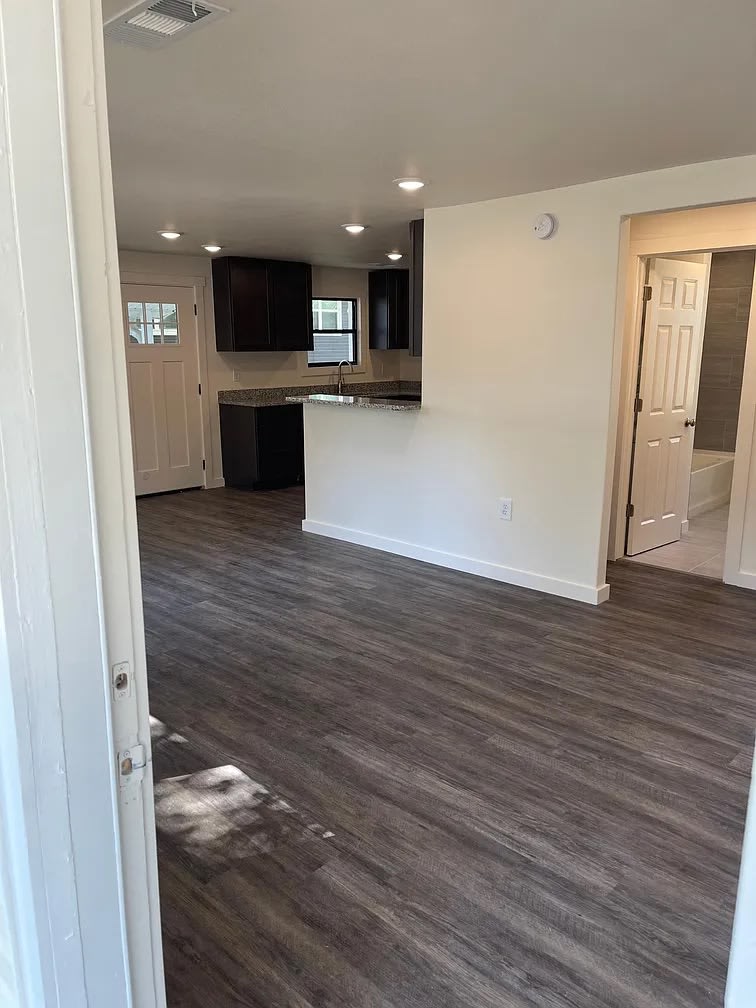 232 W Ash St – photo 2