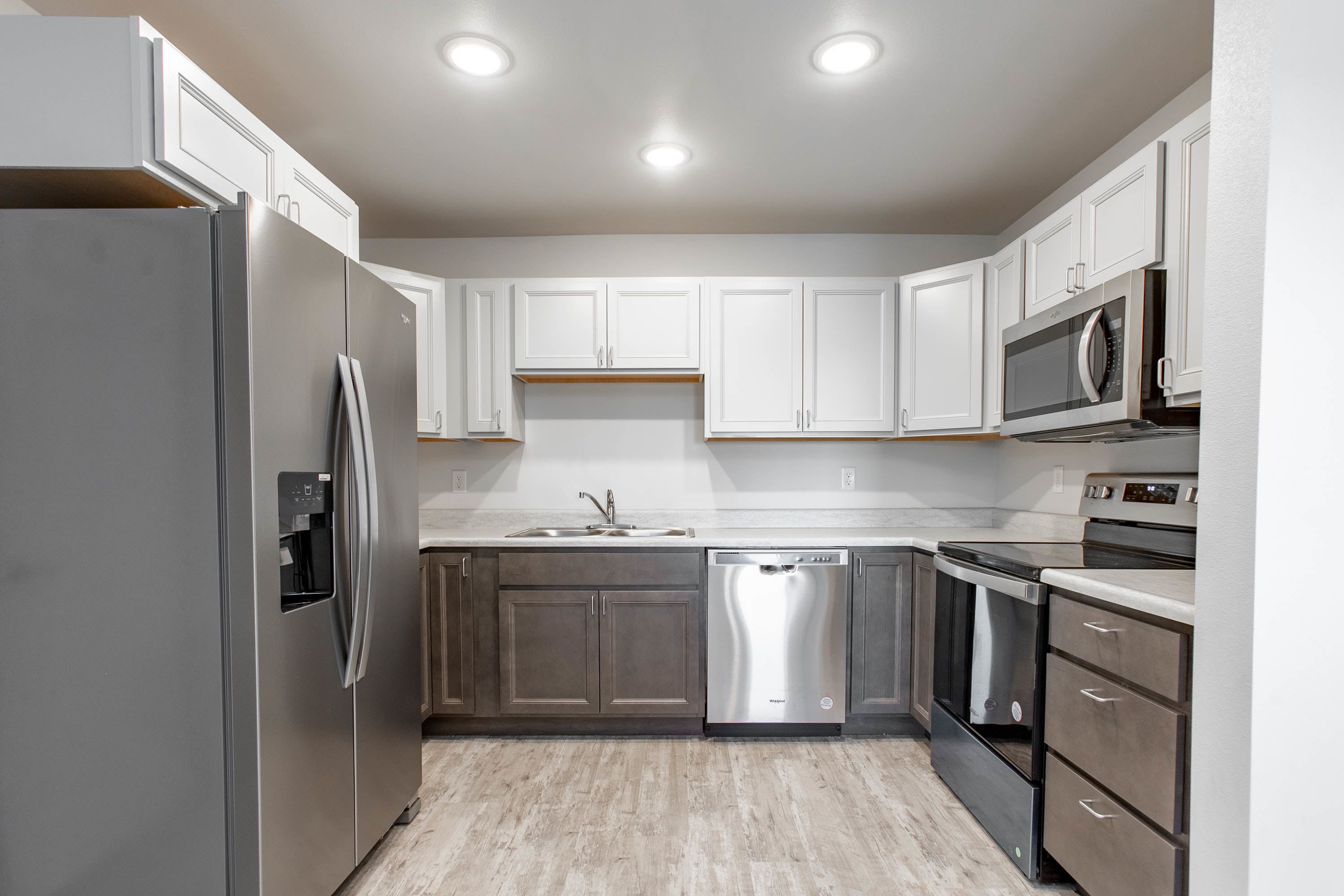 1050 Valley Dr – photo 1