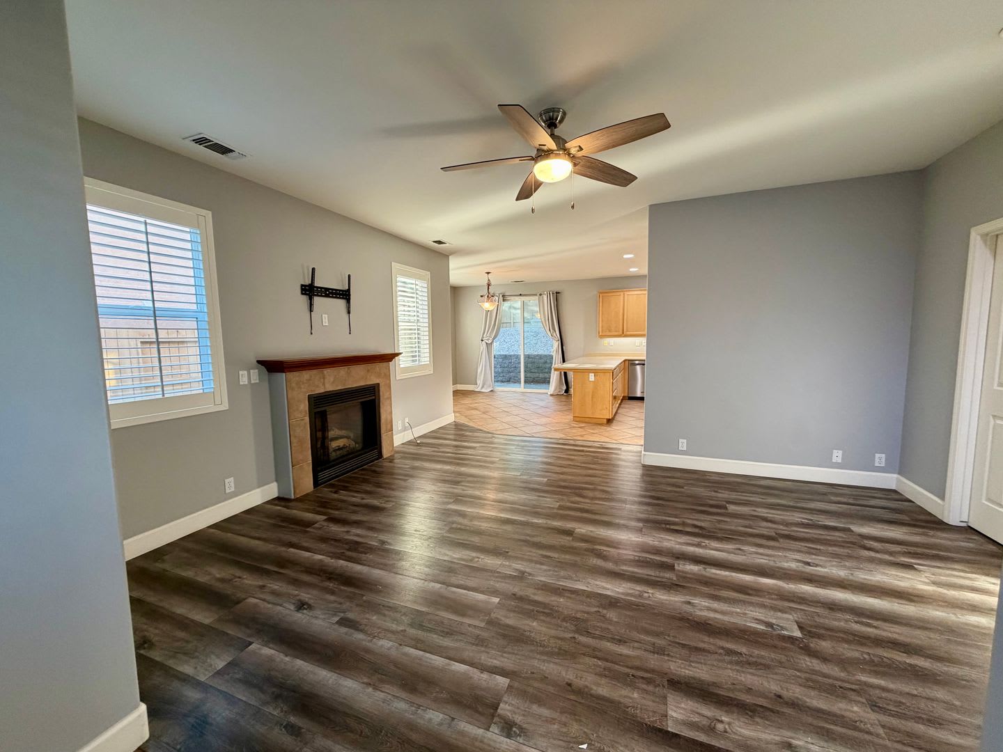 Beautiful 3 Bedroom 2 5 Bathroom Single Family Home Available 8 1 2026 Do Not Disturb Tenants – photo 4