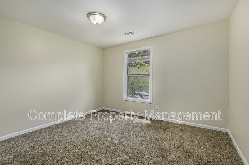 18 Center Street – photo 5