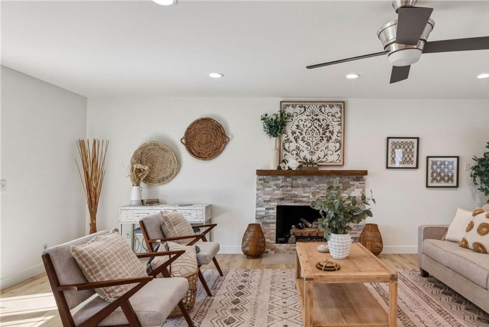 Modern Comfort Meets Coastal Living – photo 3