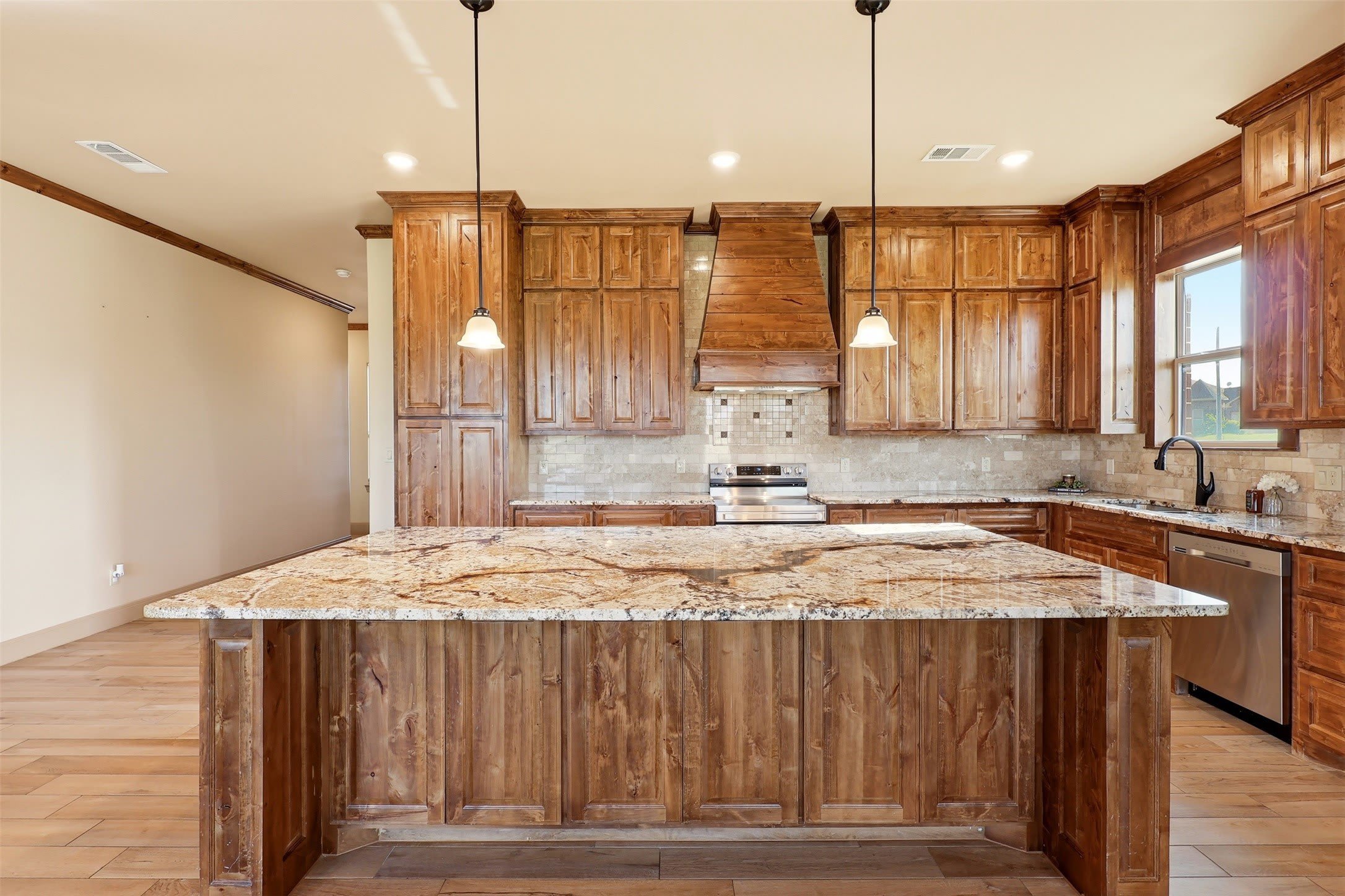 265 Delatorre Street – photo 3