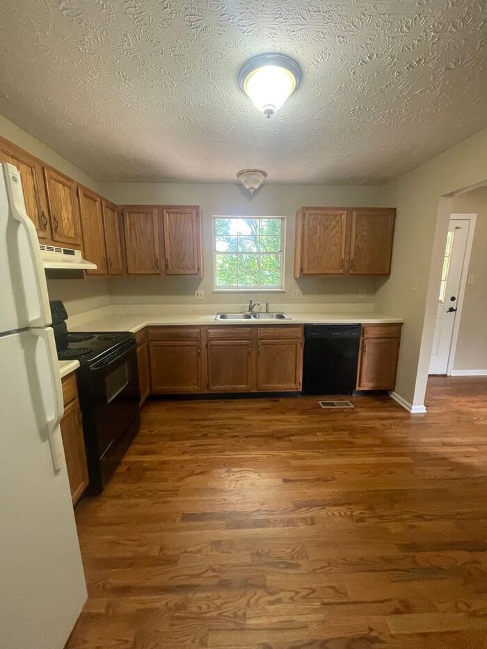 1337 Woodridge Drive – photo 3