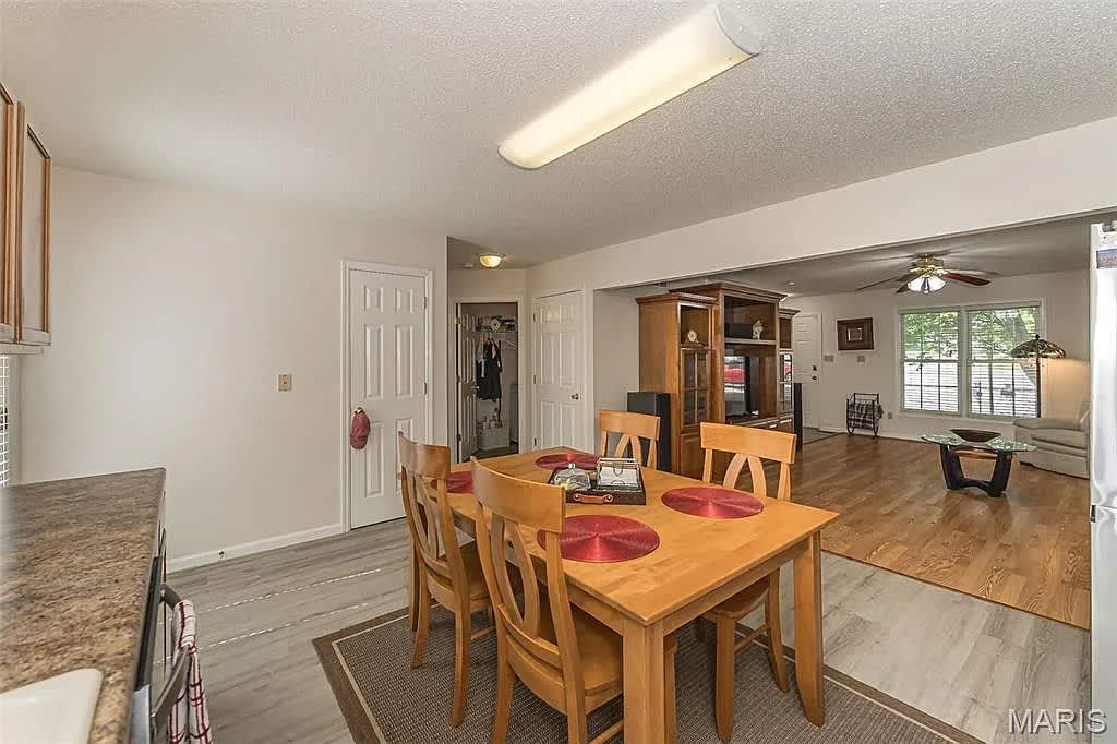 1079 Goss Ct – photo 4
