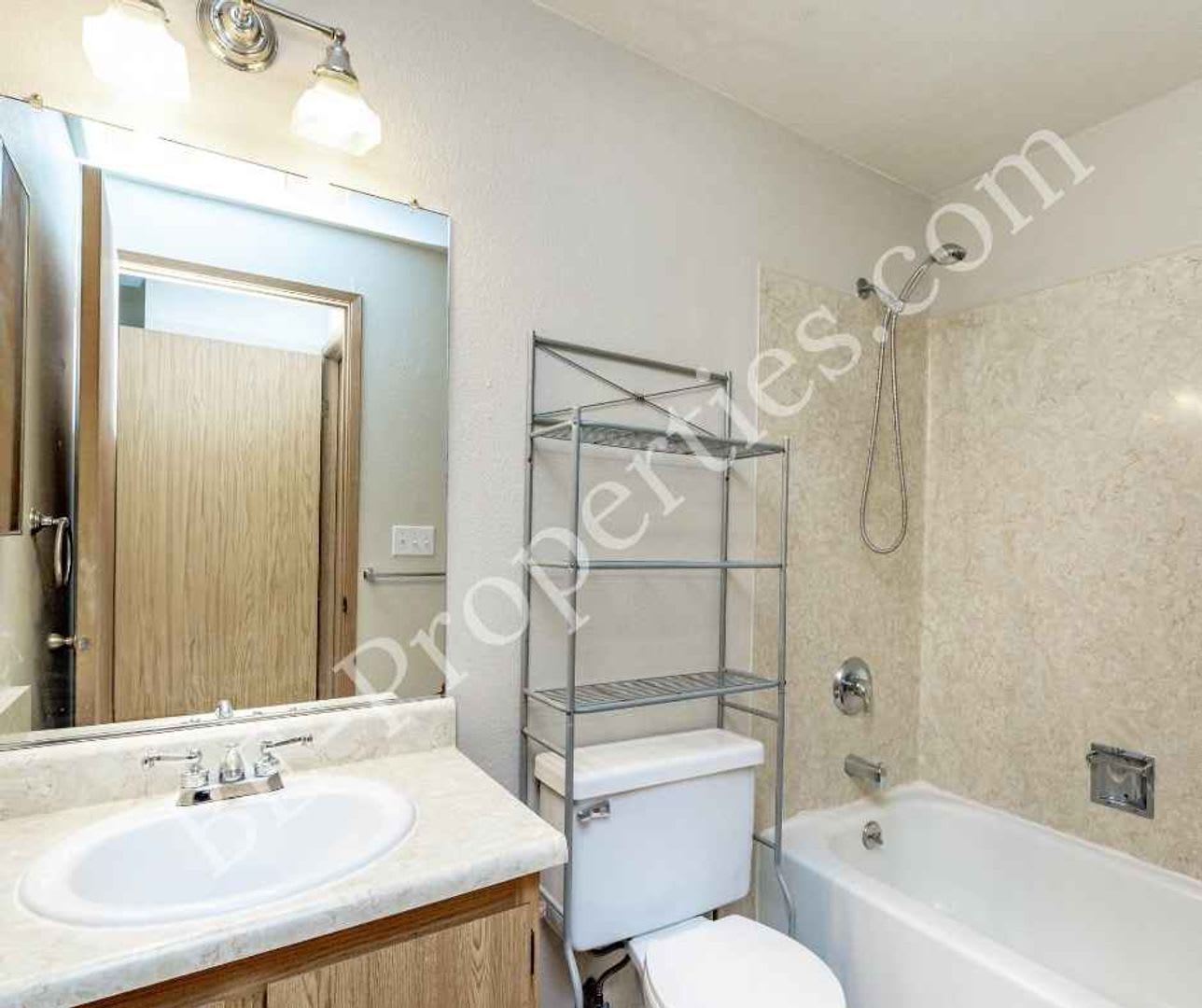 Cozy 1 Bedroom in the By The Green Community. – photo 2