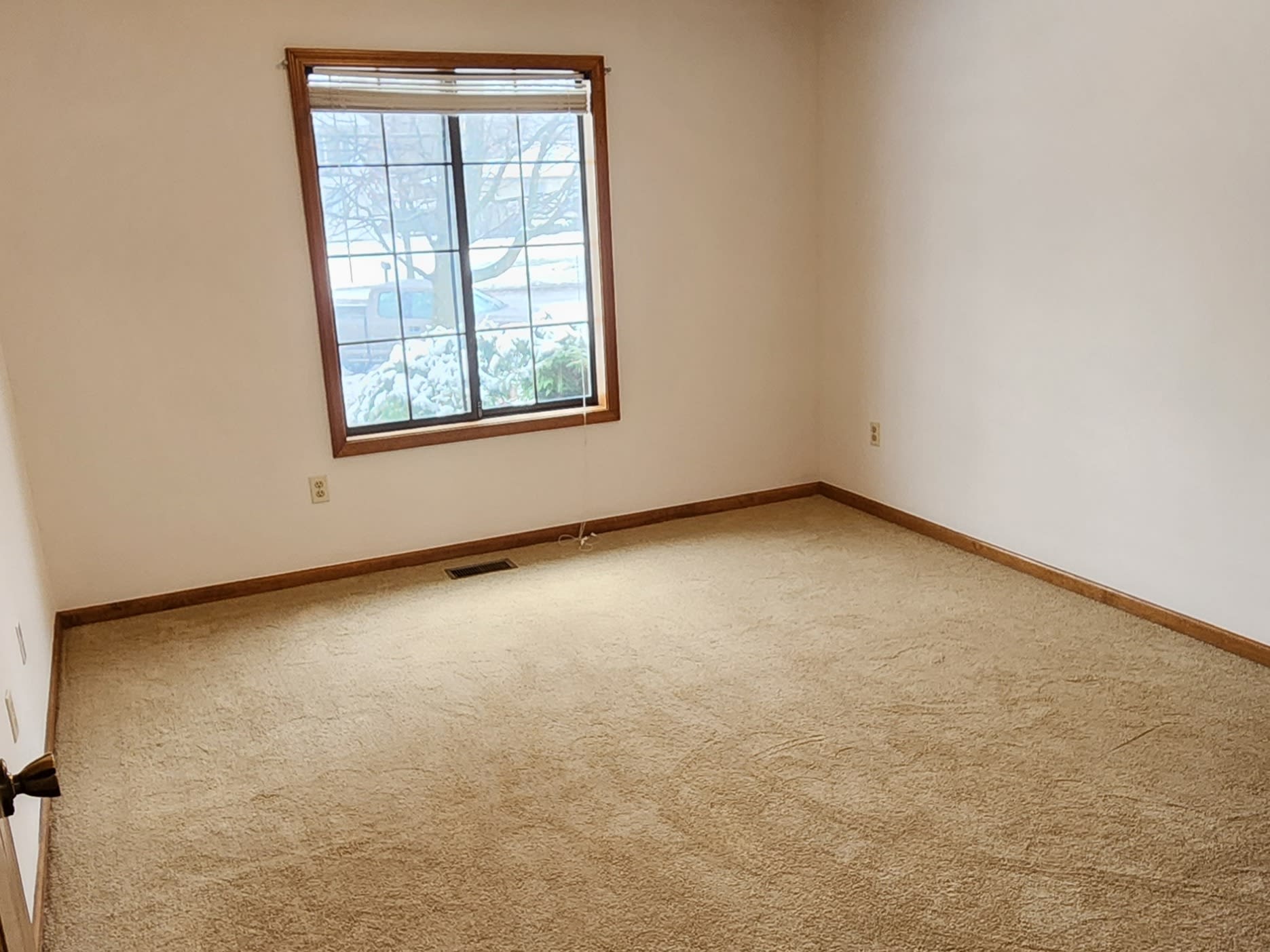 1216 Dale Court Northeast – photo 4