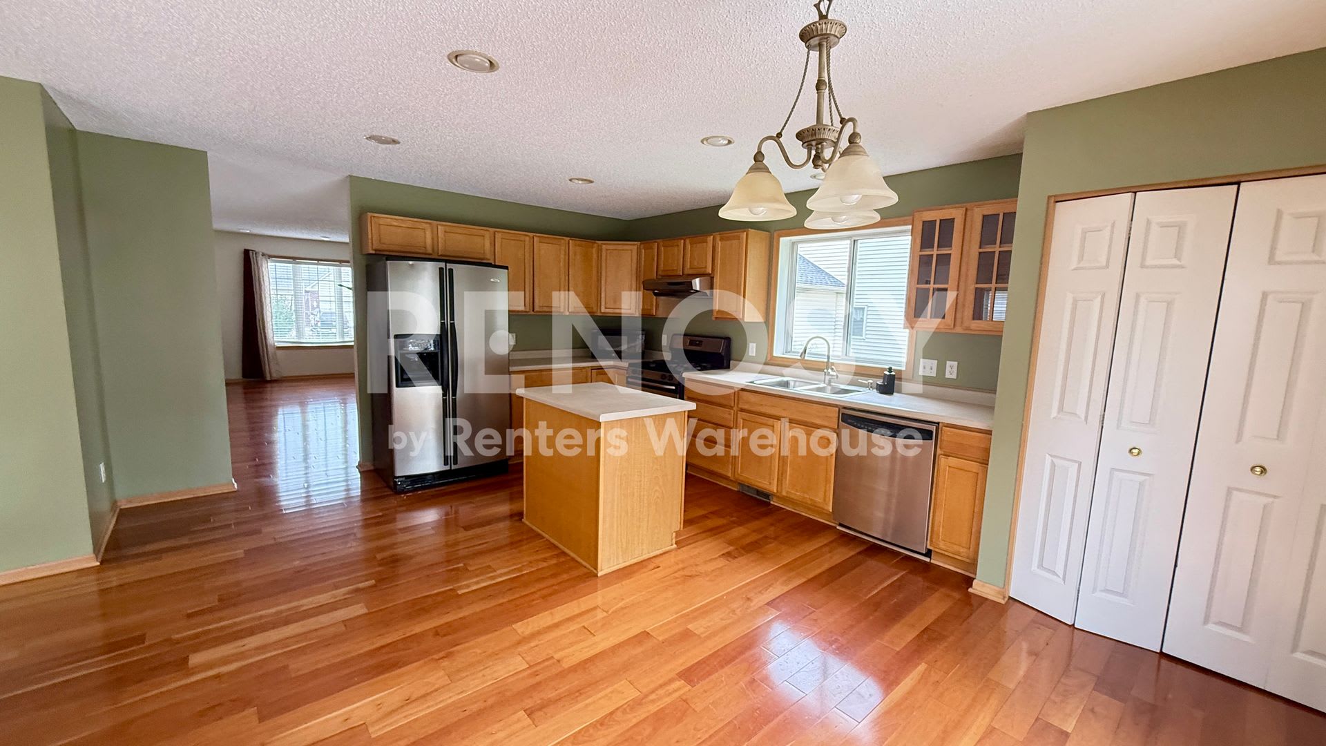 Executive Home Avail Now In Shakopee – photo 4