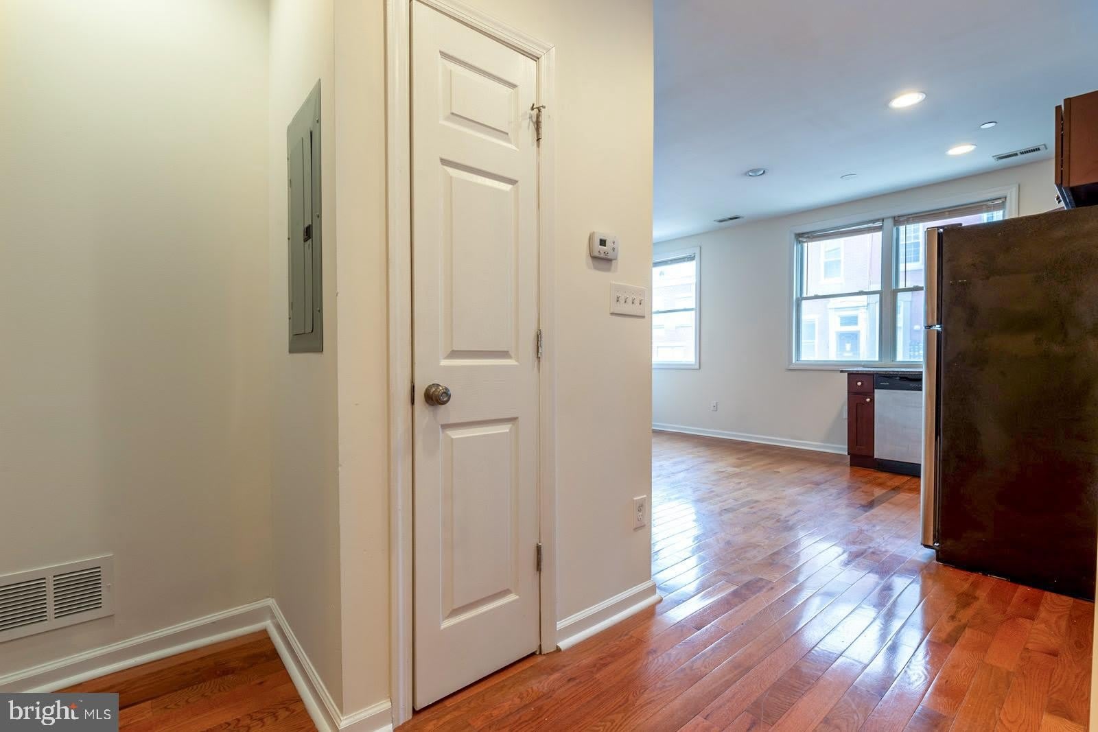 1429 POPLAR Street – photo 3