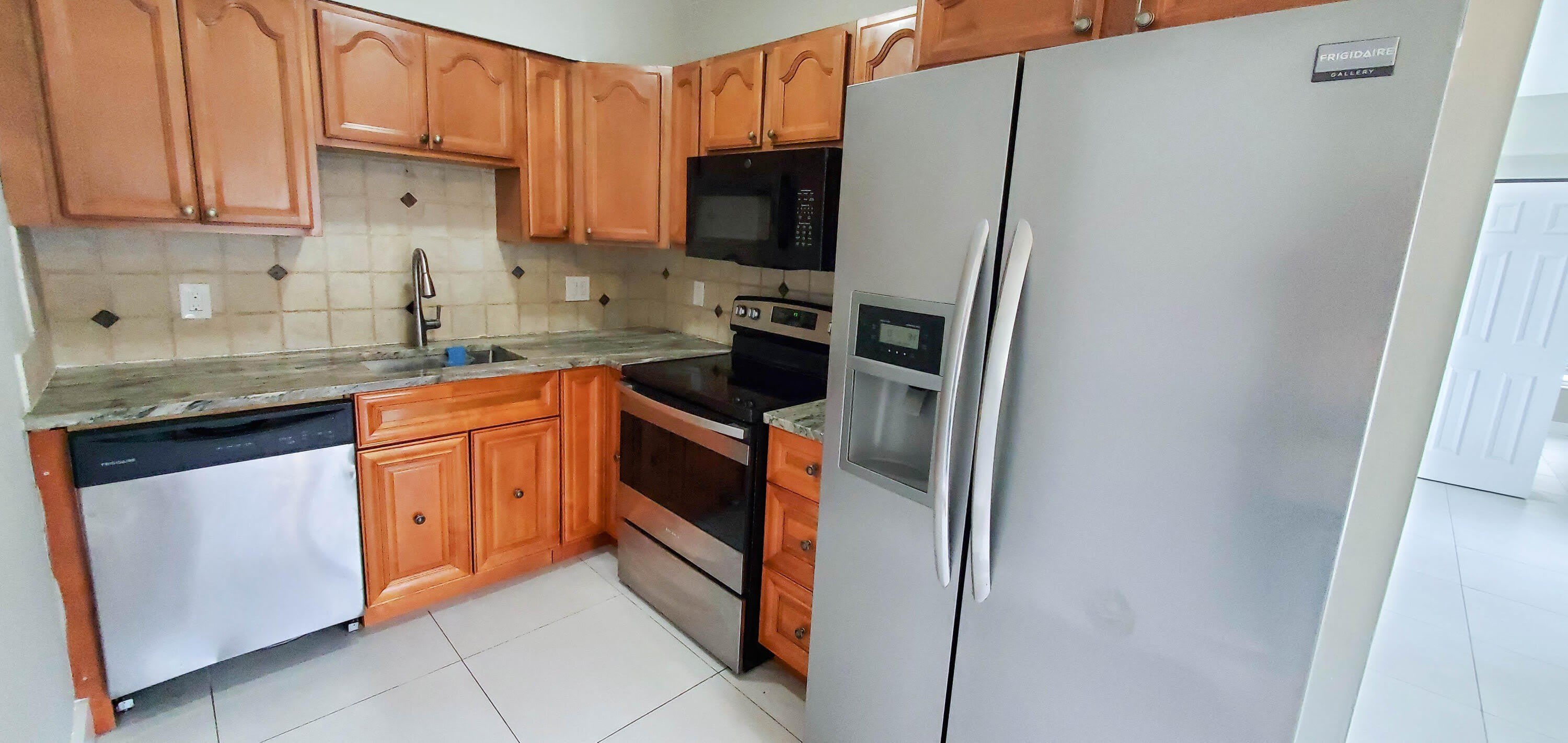 4398 NE 15TH Terrace – photo 3