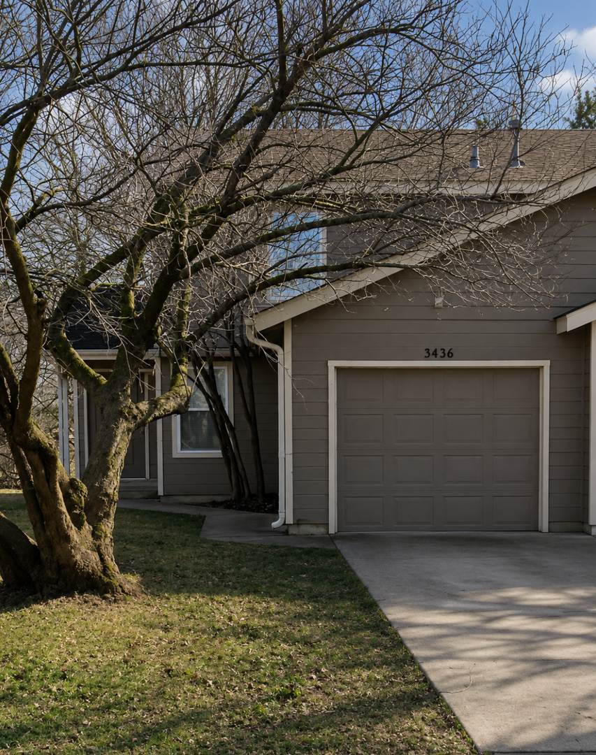 Great 2 Bed 2 Bath 1 Car Garage Split Level Duplex – photo 1
