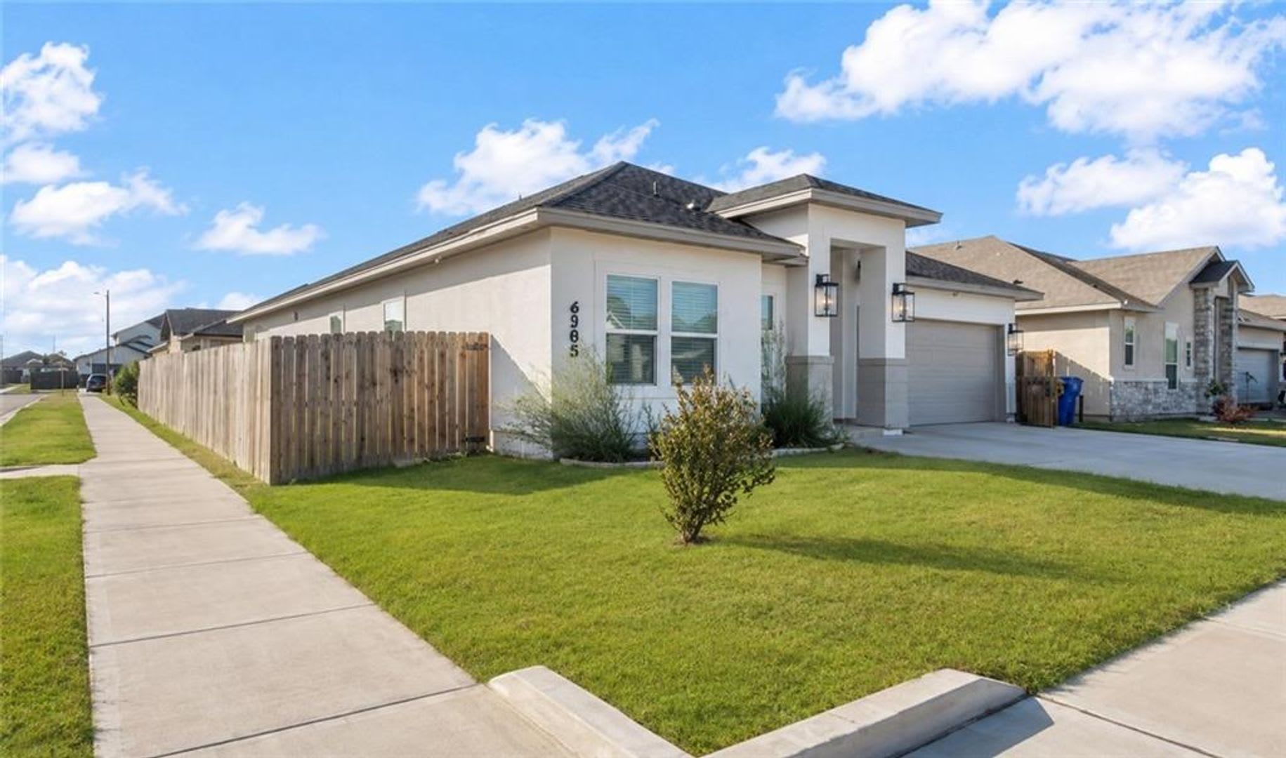 Spacious New Built 4 Bd 2 5 Bth – photo 2