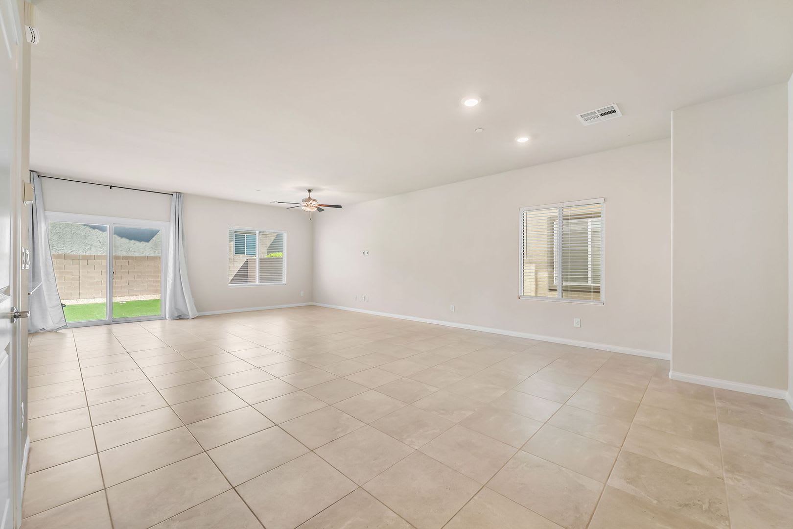 Modern Living in the Heart of West Henderson! – photo 3