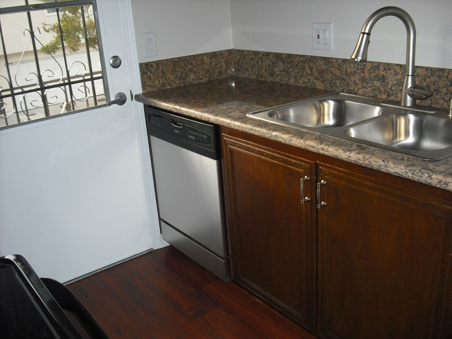 Nicely Upgraded Single level condominium – photo 2