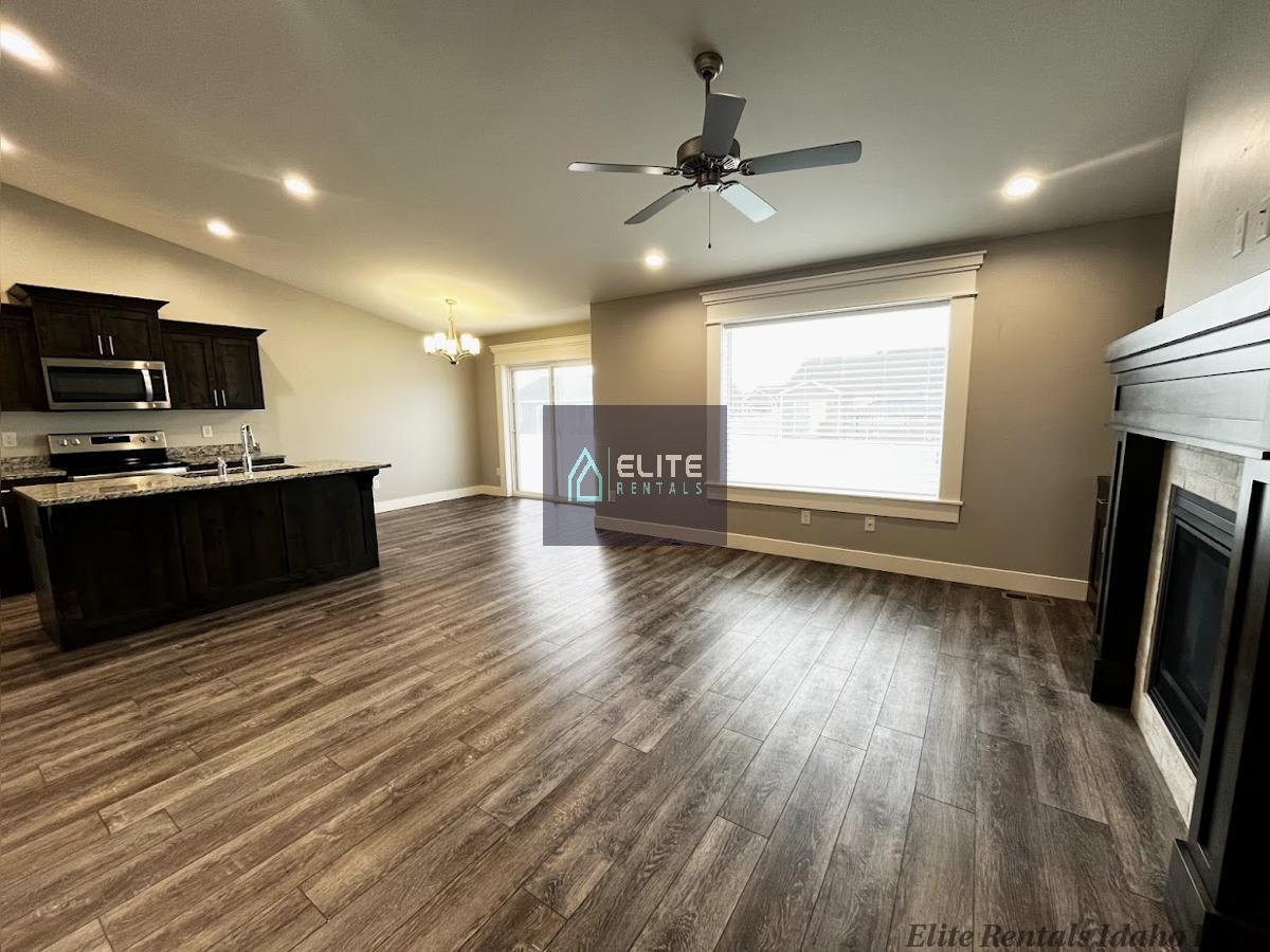 3196 Stella Dr – photo 3