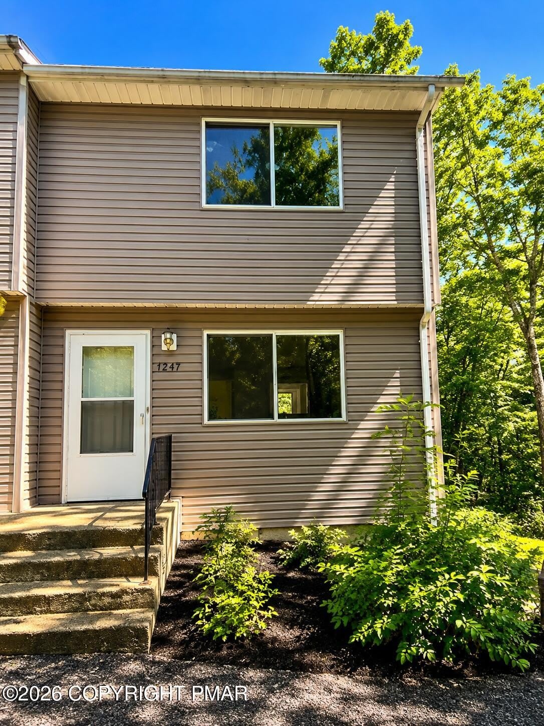 1247 Chateau Drive – photo 2