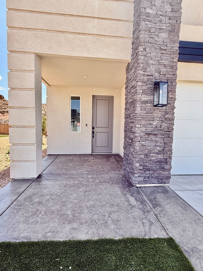 Newer Four Bedroom Townhome In Desert Canyon – photo 3