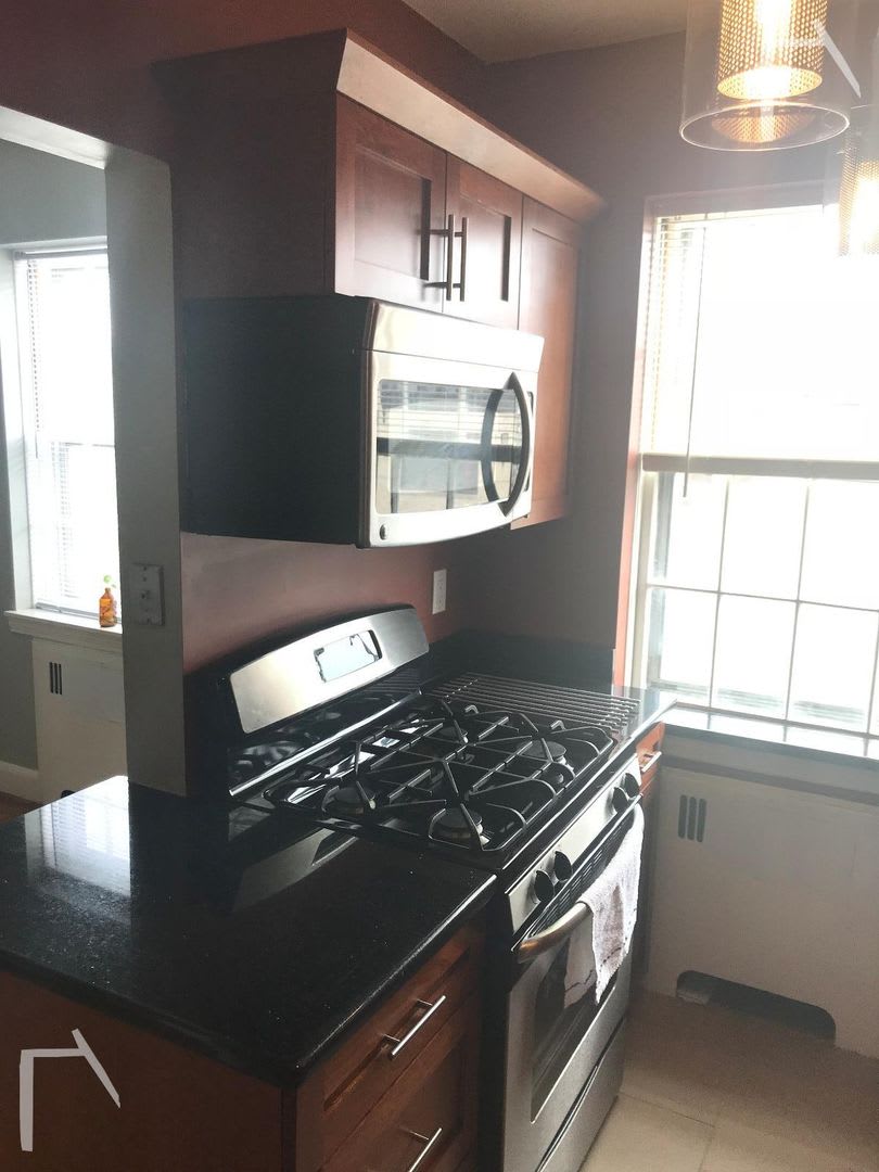 Huge 2 Bed in Brookline! 9w Parking for Rent! – photo 2