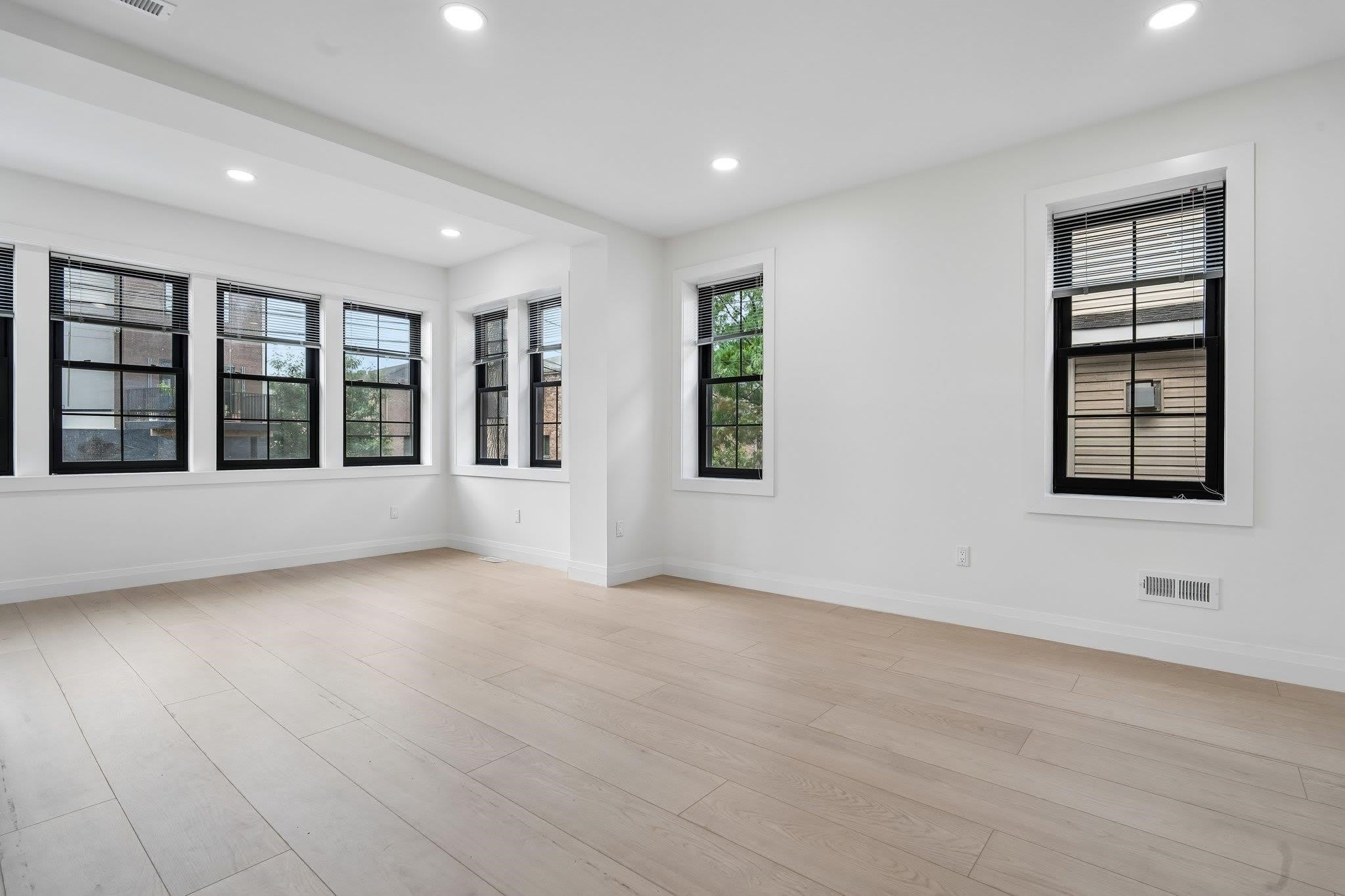423 AURORA AVE – photo 3