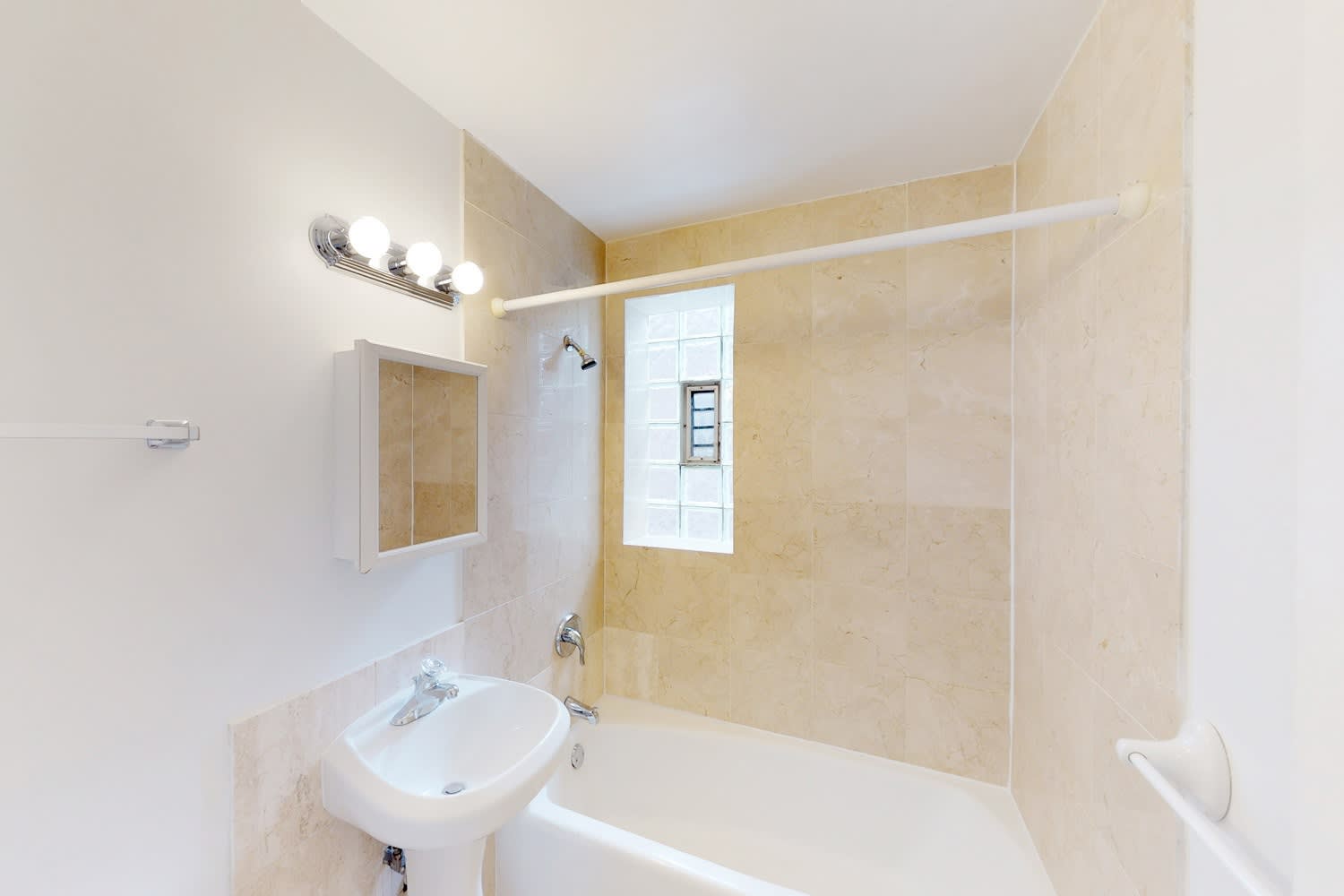 632 42 West Addison Street – photo 5