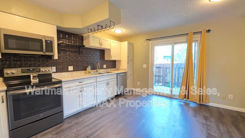 4231 Charleston Dr – photo 5