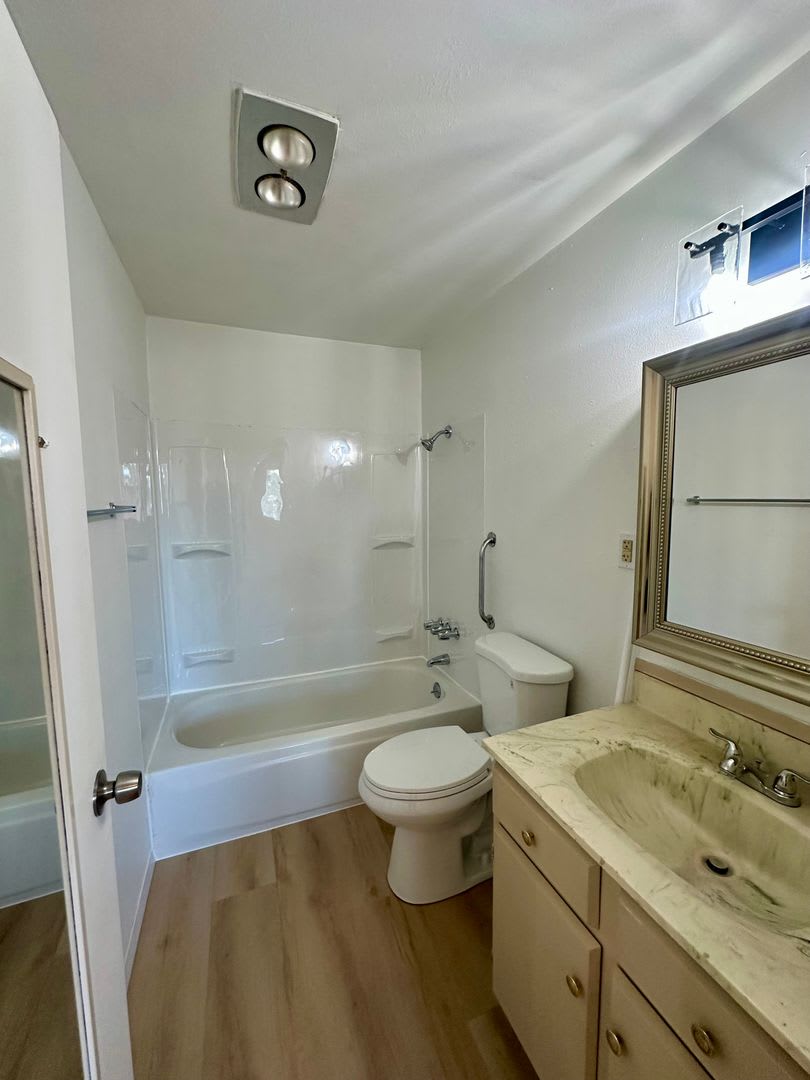 Spacious 3-bedroom, 2-bathroom home located in the South Suburbs with attached garage – photo 5