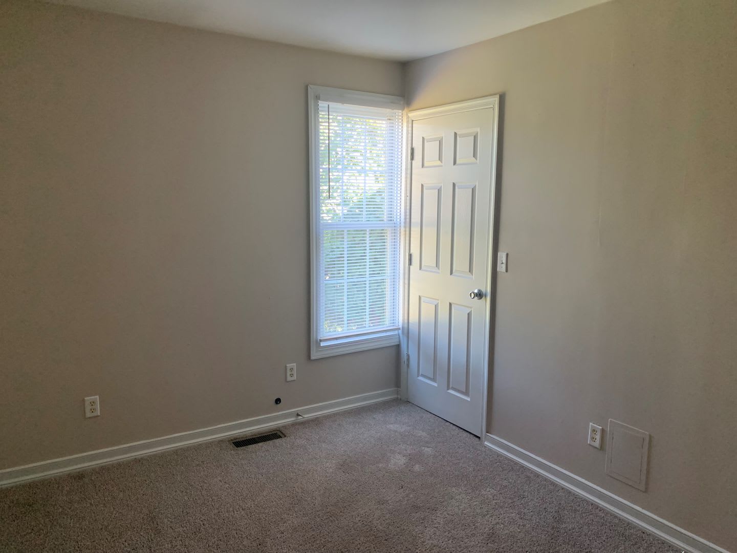 One Level with Back Deck – photo 4