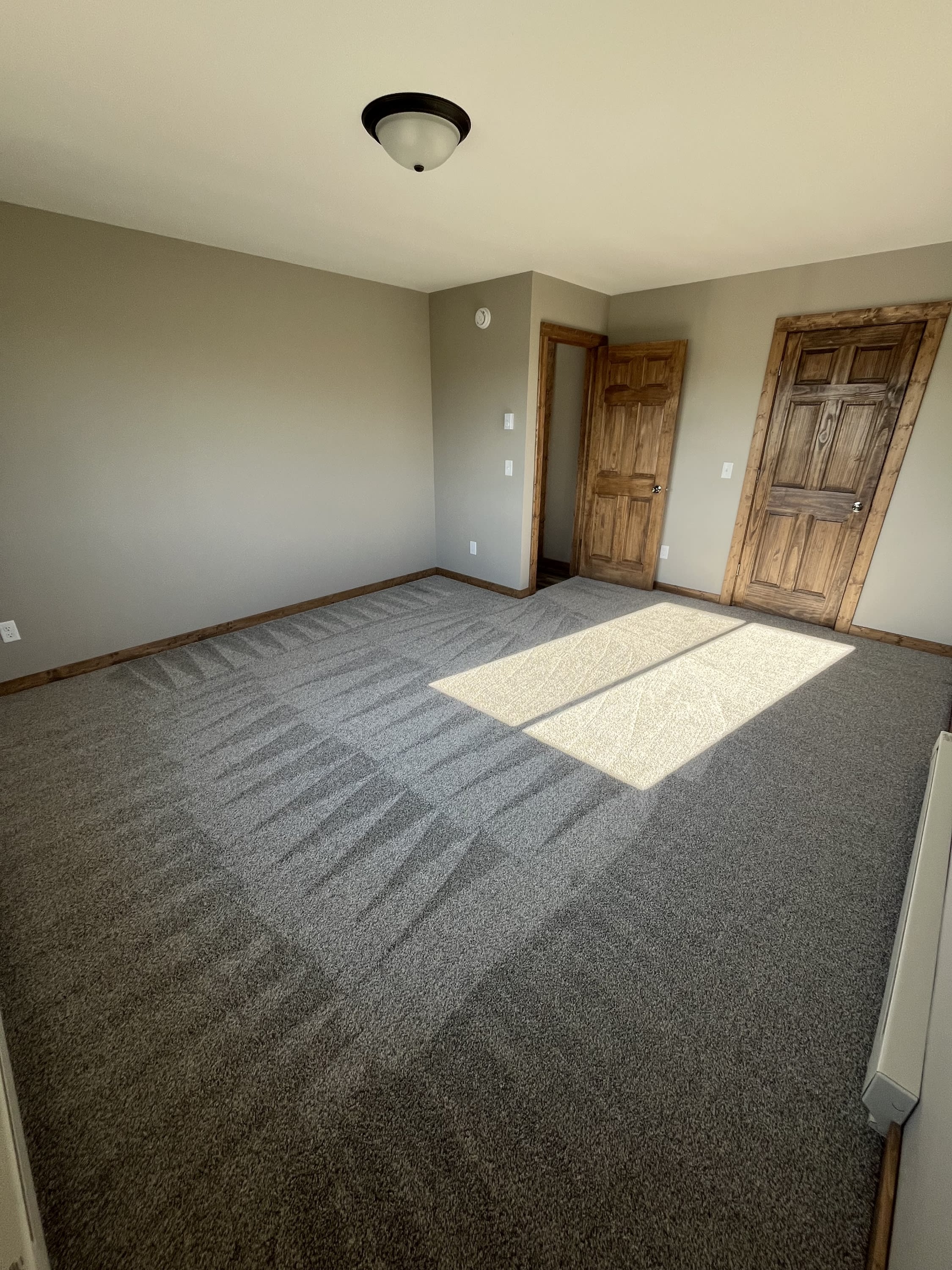 650 Luiken Street – photo 5