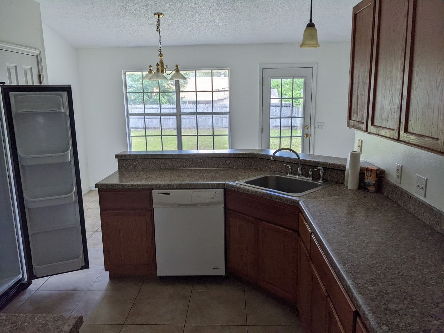 Super‑Sized Yard • Move‑In Ready • 2‑Car Garage – photo 4