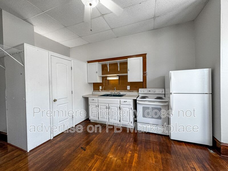 311 E Arthur St – photo 3