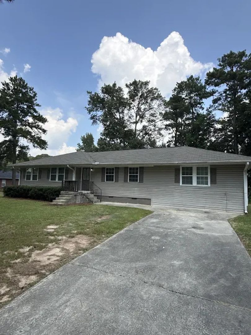 3 Bed 1 5 Bath In Morrow – photo 2