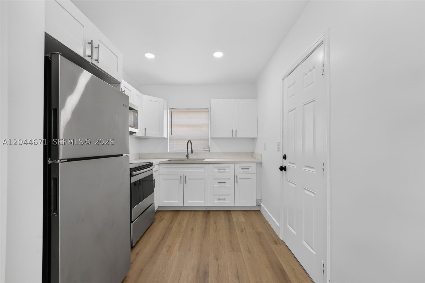 1900 SW 6th St SW 6th St – photo 4