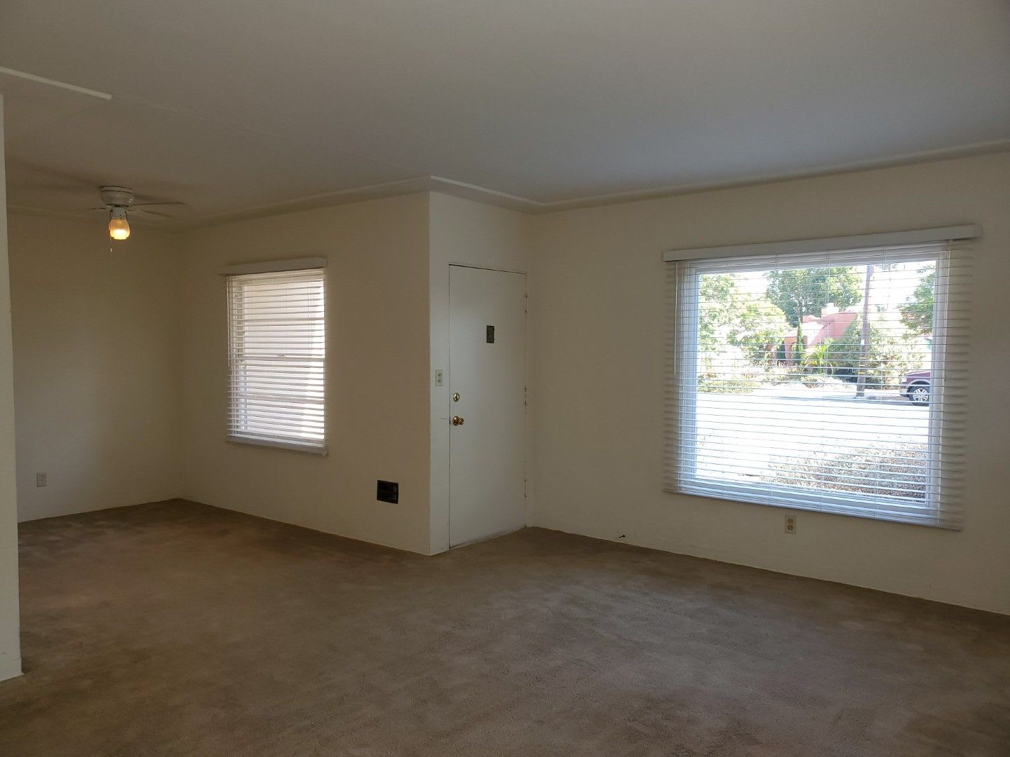 Room for rent with a charming Normal Heights house with garage and large yard. – photo 3