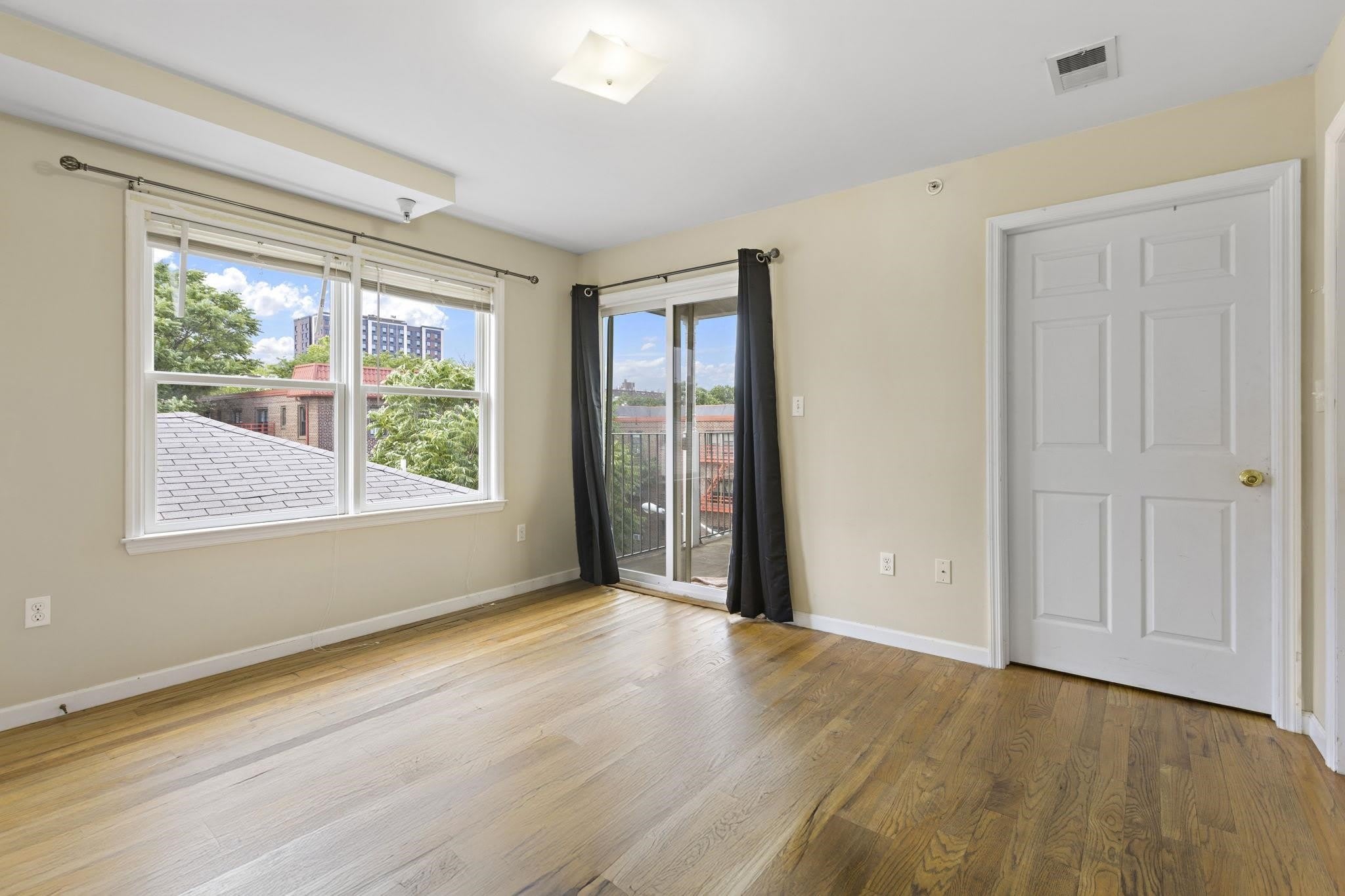 304 49TH ST – photo 3