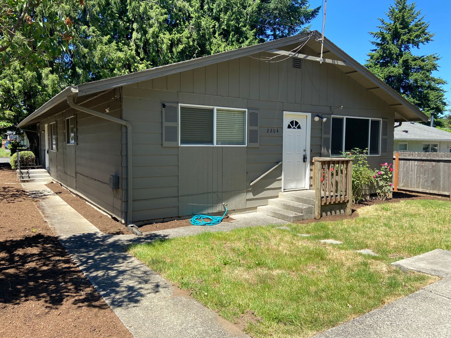 Cozy 2BD Duplex With Driveway Parking In Rose Village Neighborhood! – photo 1