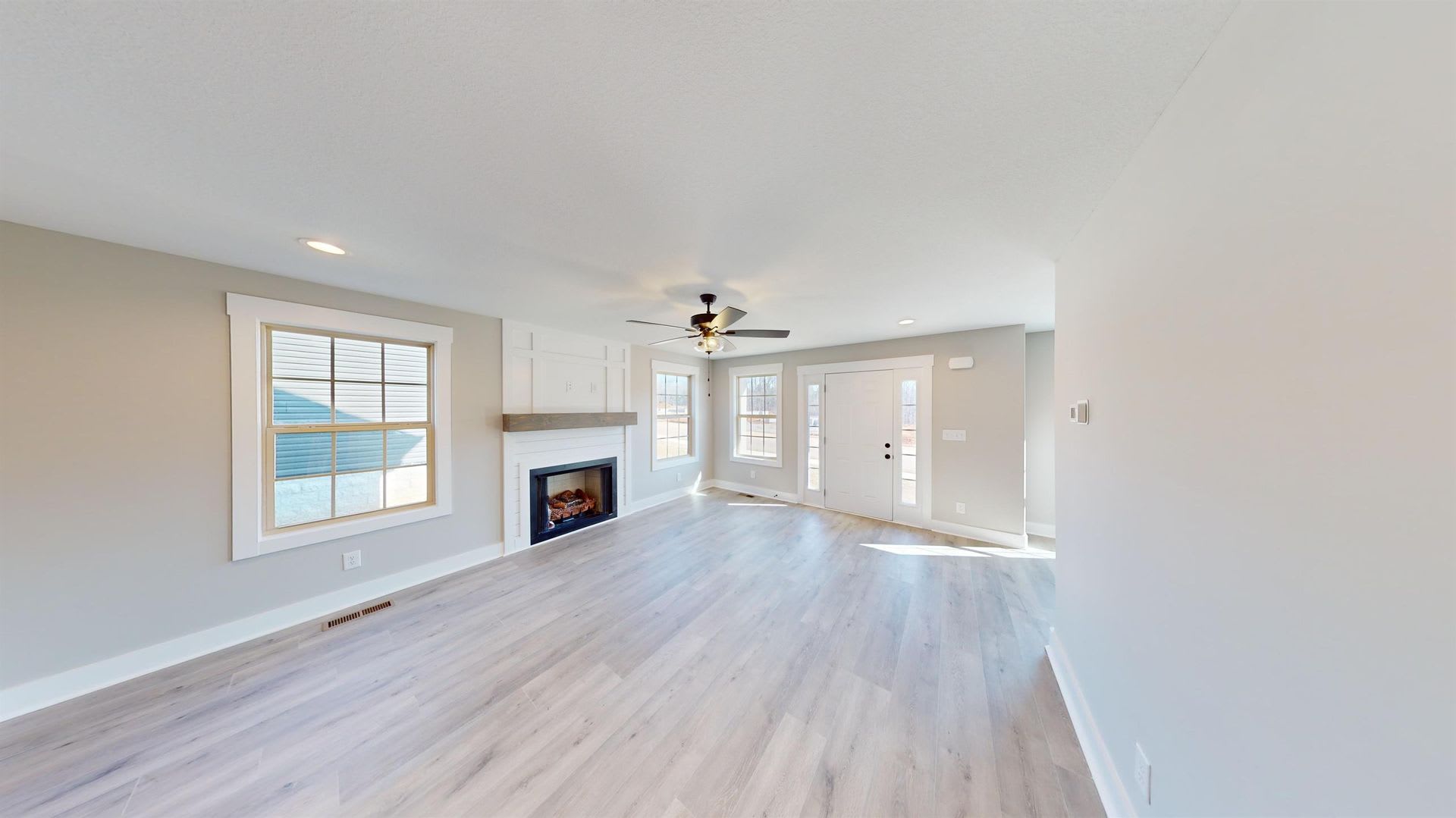 Beautifully Upgraded Home with Large Eat-In Kitchen And Spacious Primary Suite – photo 3