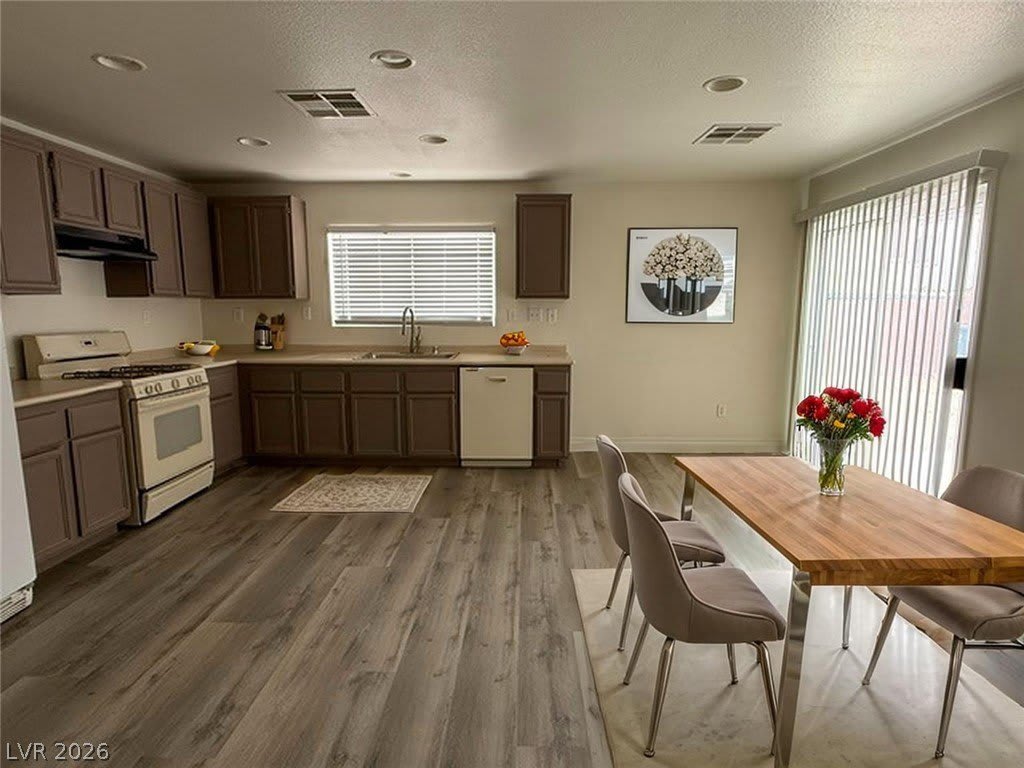 8012 DUTCH VILLAS Street – photo 5