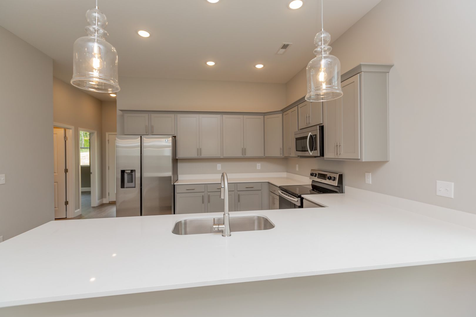 Modern 4 Bedroom Home in Red Bank – photo 3