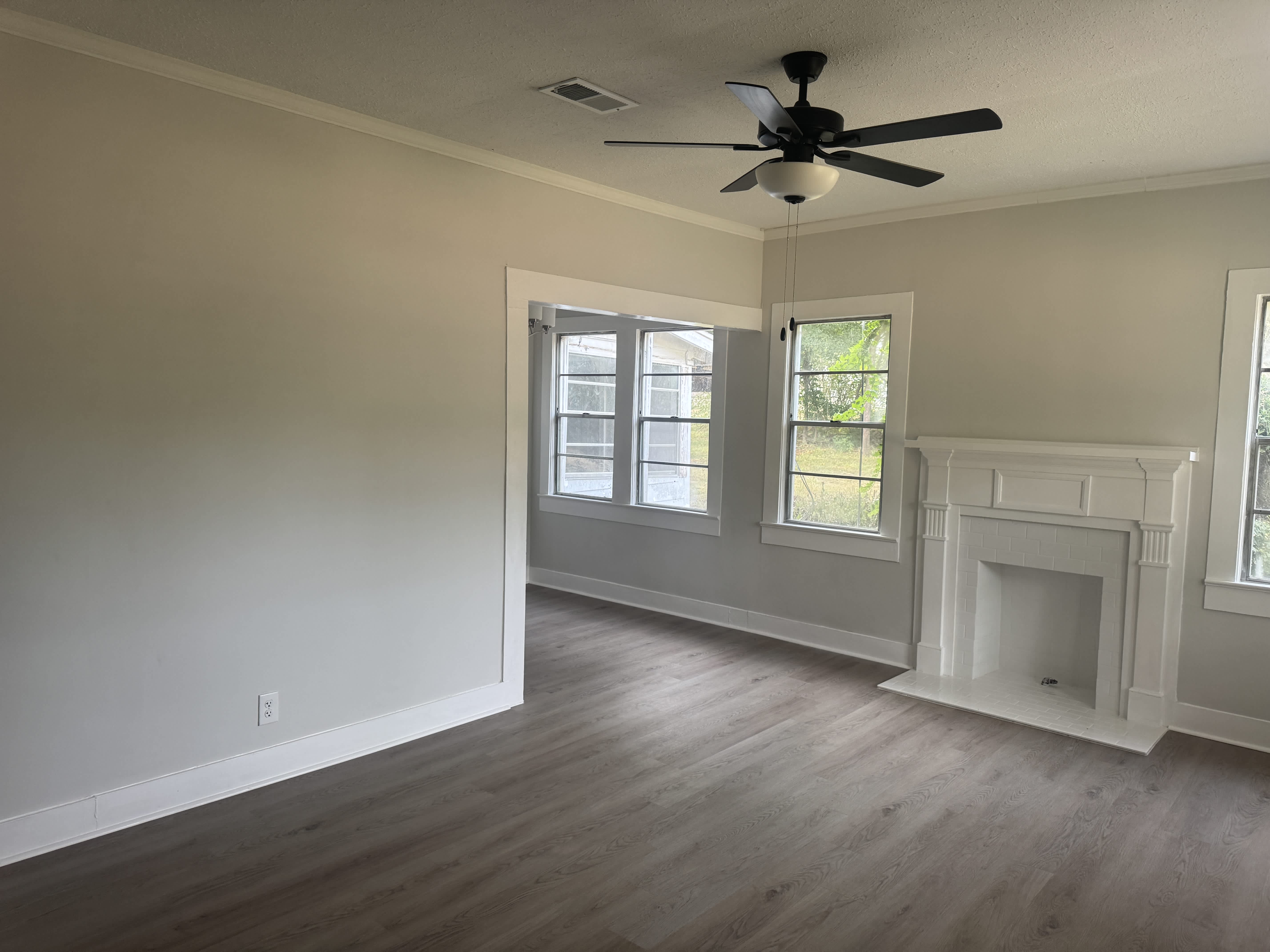229 Railroad Ave – photo 1