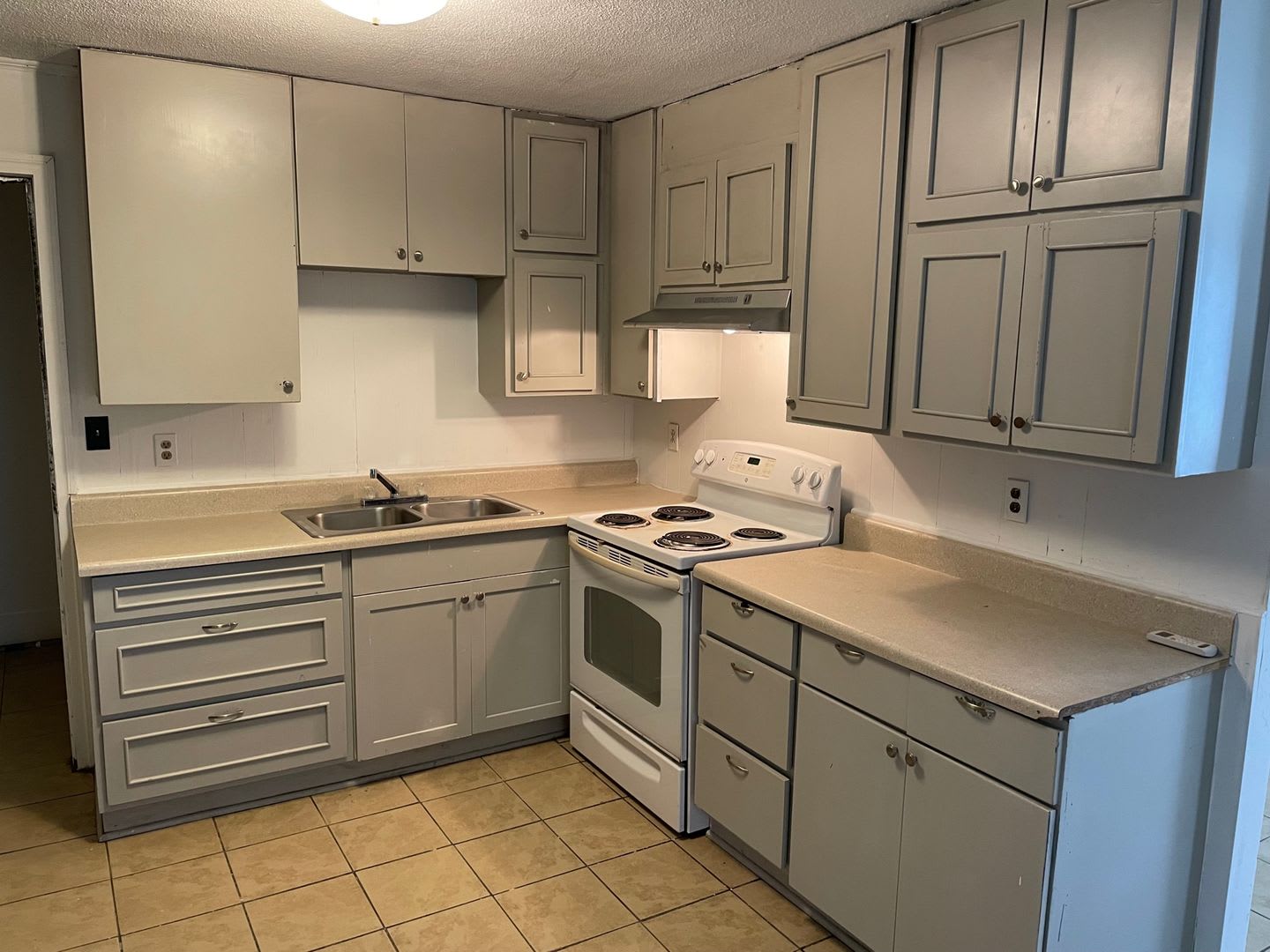 3 Bed, 1 Bath brick home located in Highpoint! – photo 5