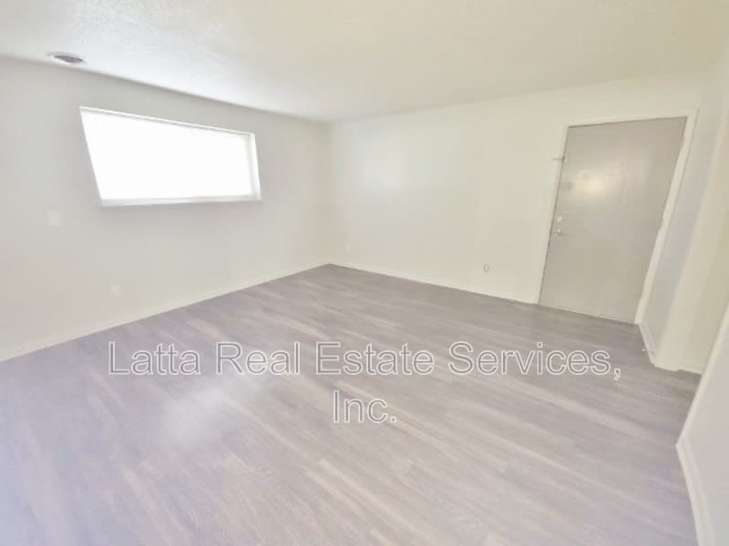 12403 E 40Th St S – photo 3