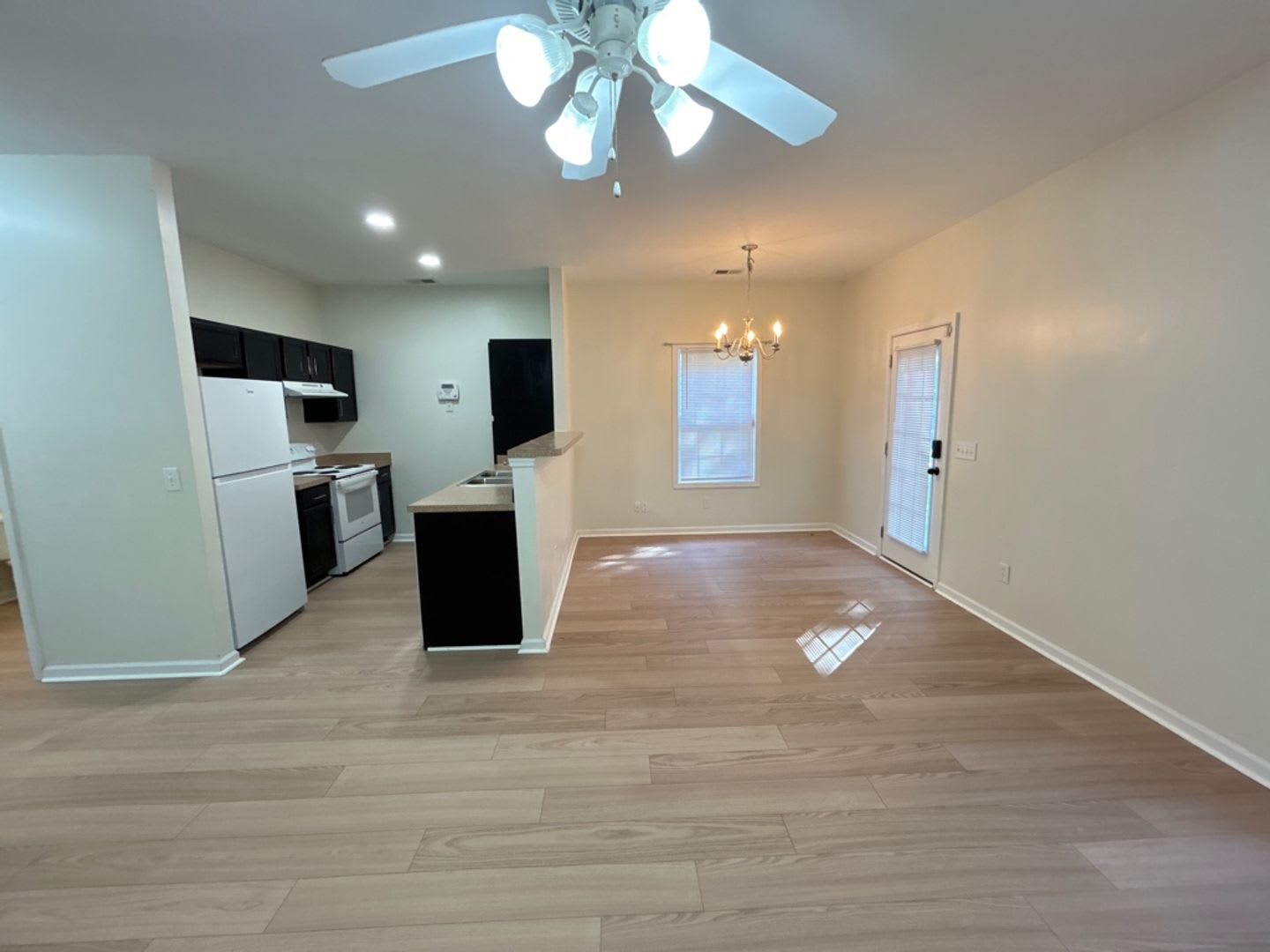 Two story 3 bedroom with open floorplan – photo 3