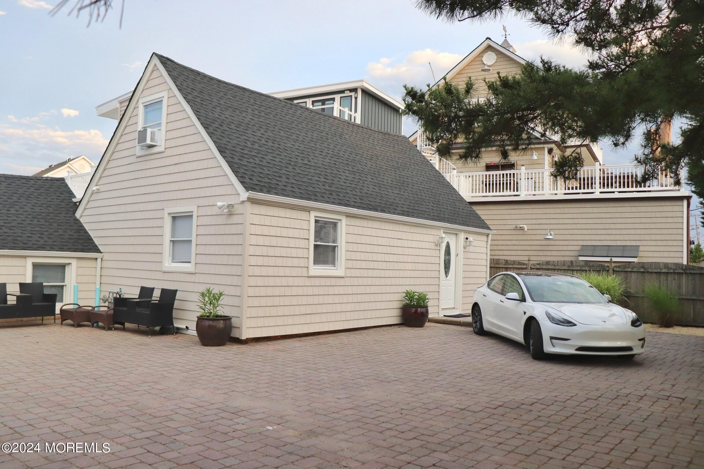 116 E Kupper Drive – photo 1